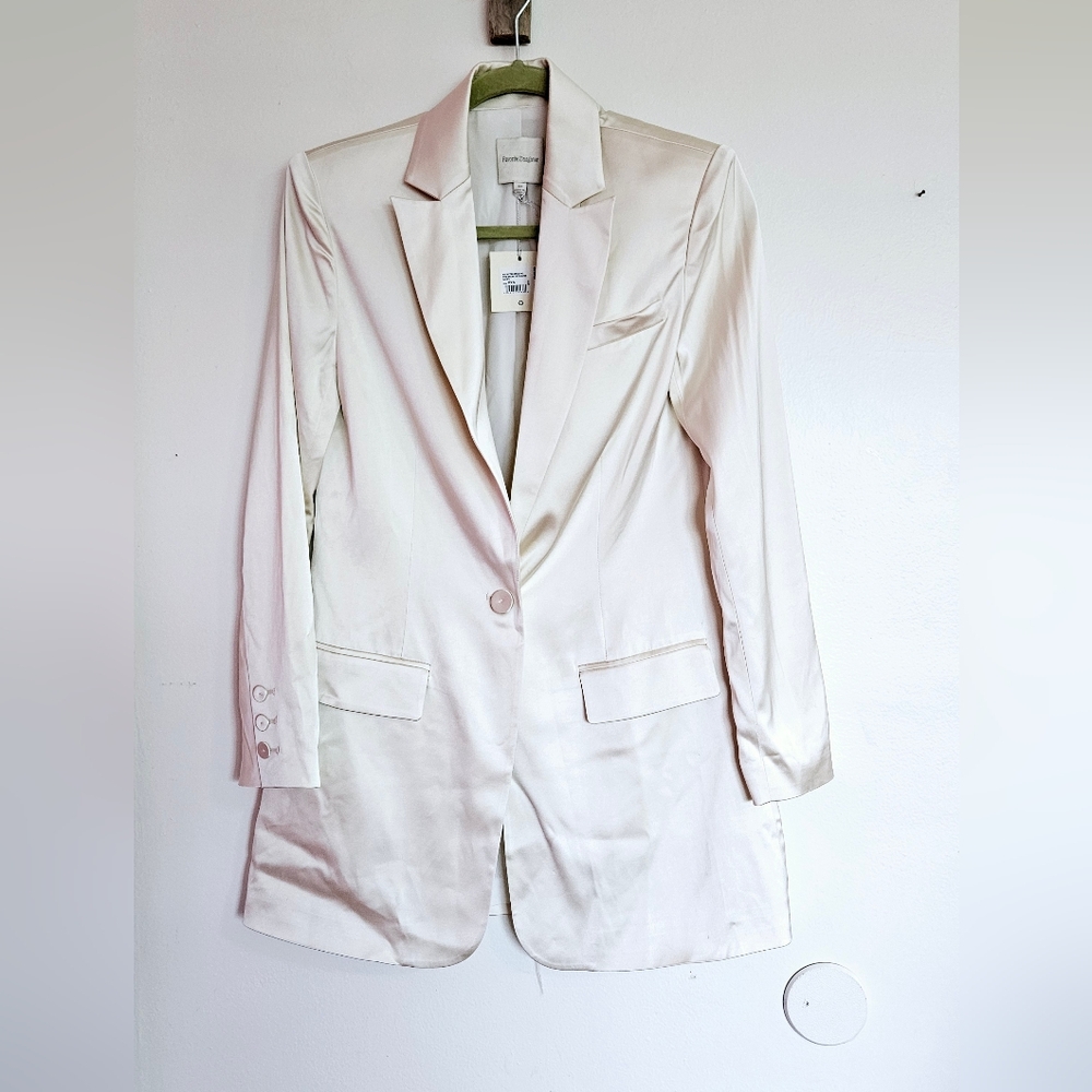 New Favorite Daughter Ivory Satin Break Up Blazer Structured Statement - Picture 5 of 7